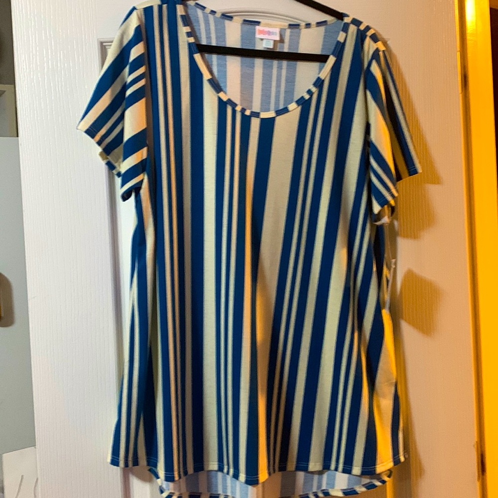 A slimming classic T is waiting for you to add to your wardrobe!